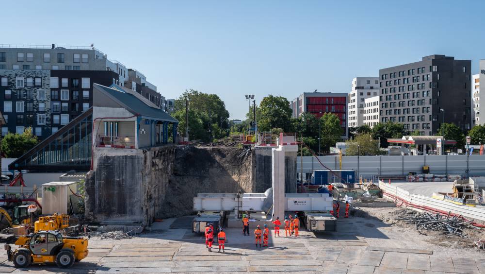 Le RER C éventré pour une impressionnante opération de ripage
