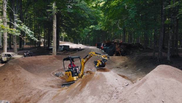 MB Crusher façonne les sentiers VTT de demain