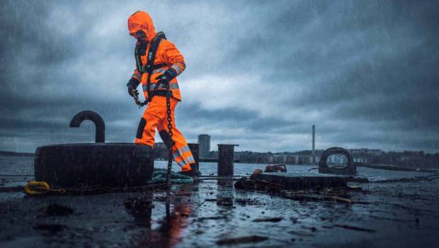 Protection maximale : Blåkläder dévoile sa nouvelle gamme multinormes orange