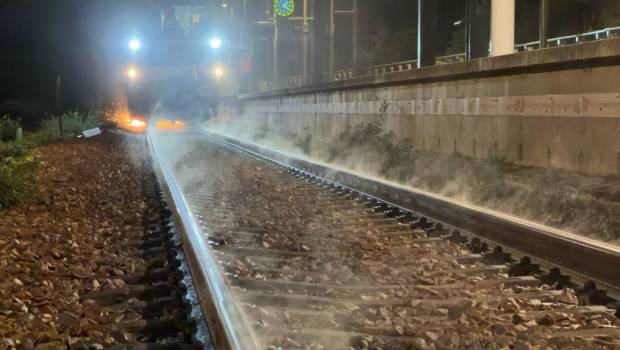 Maintenance ferroviaire : le train meuleur Grizzly 101 à l'œuvre sur l'axe Paris-Normandie
